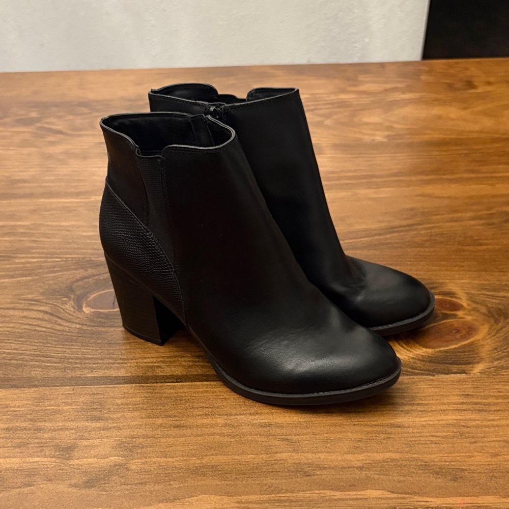 Me Too Sleek Black Ankle Booties